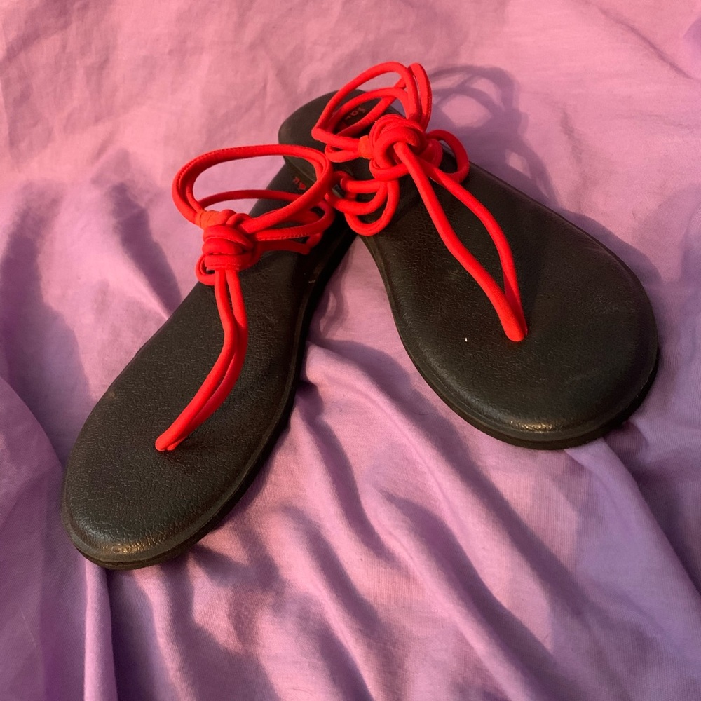 Sanuk Black Footbed Sandals with Bright Red Straps